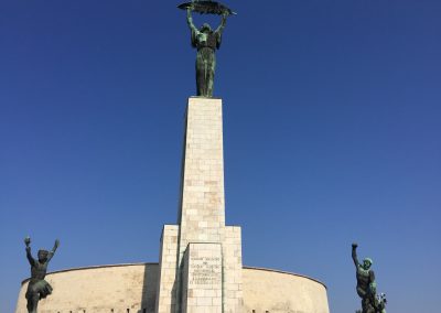 Budapest-Statue-Worship